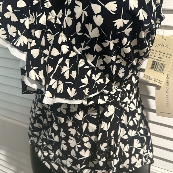 🌸🌸🌸Gottex Summertime V Neck One Piece Swimsuit with bow on the side. - Picture 2 of 7